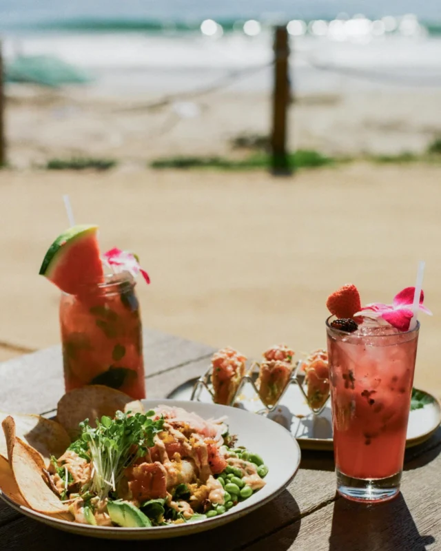 Good food, great company, and an ocean view — it doesn’t get better than this. 🌊

#BeachcomberCafe #NewportBeach #OceanfrontDining #OceanfrontRestaurant
