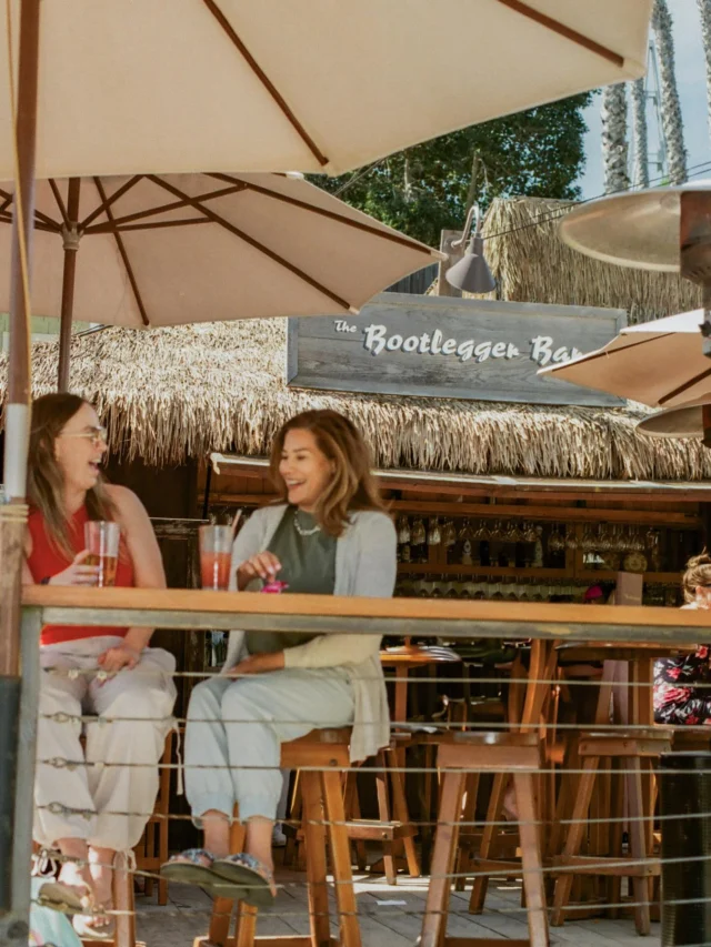 The Bootlegger Bar. For an ocean breeze and a refreshing cocktail 🌞

#BeachcomberCafe #NewportBeach #OceanfrontDining #OceanfrontRestaurant